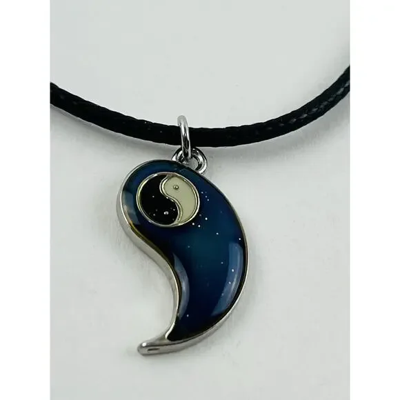 Claire’s Green Blue Purple Pendant Mood Yin Yang Moon Choker Necklace Costume Ch - Picture 4 of 16